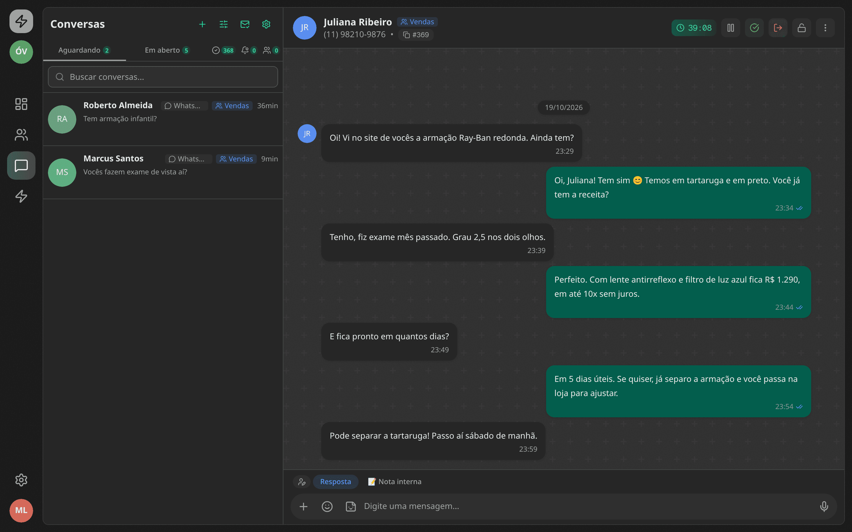 O chat do AgenticCRM com uma conversa de WhatsApp em atendimento