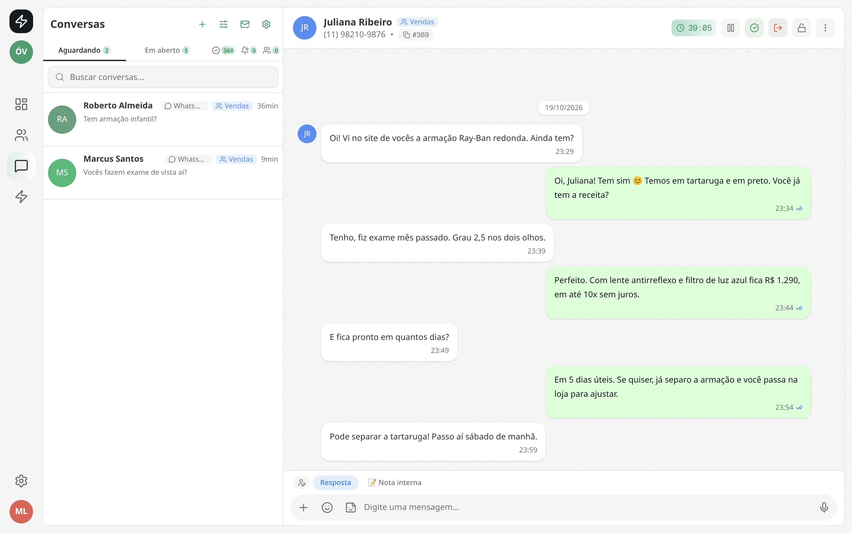 O chat do AgenticCRM com uma conversa de WhatsApp em atendimento